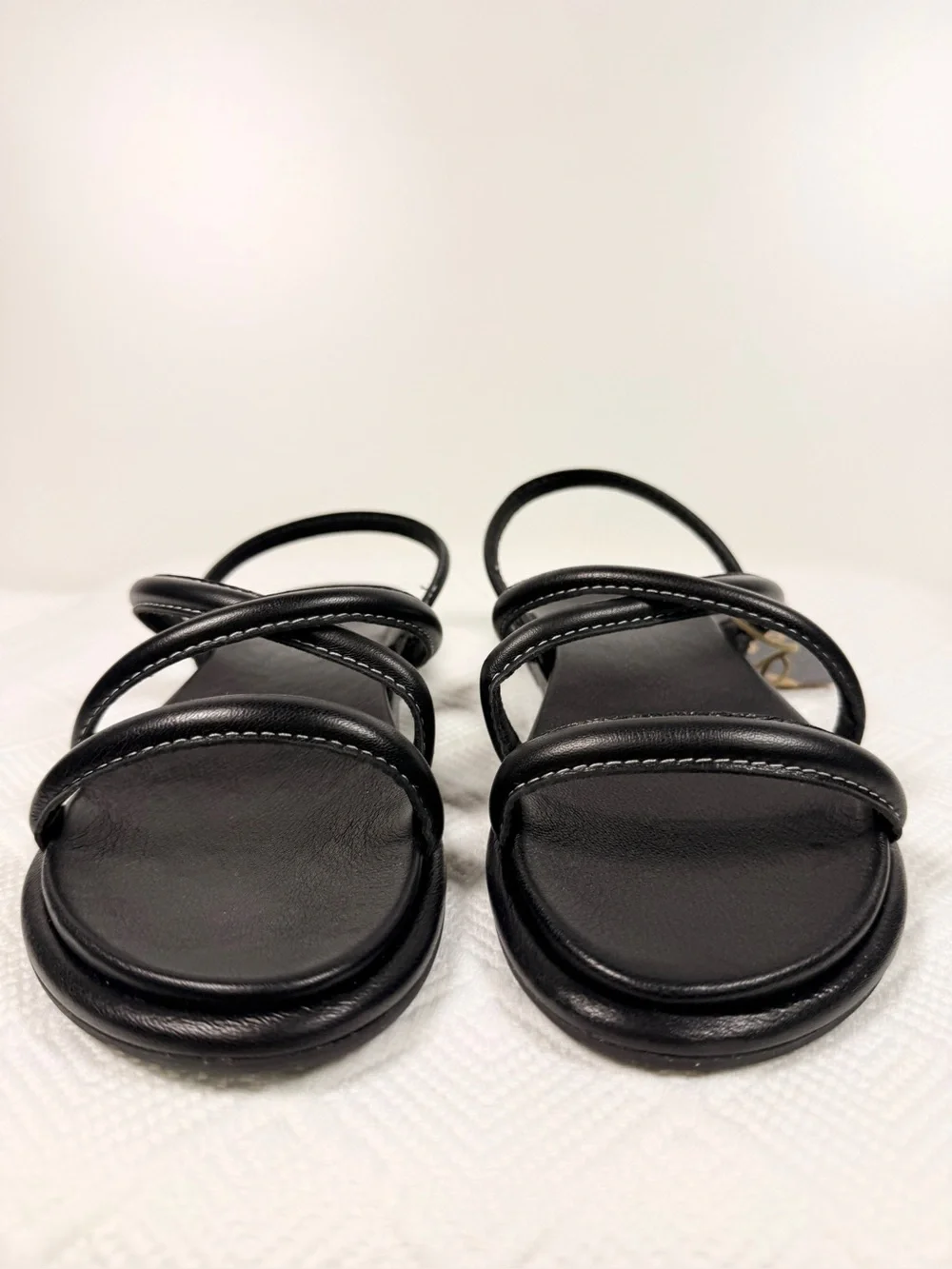 NWT OluKai Tiare Strappy Leather Sandals Black Women’s 8 Slingback Flat